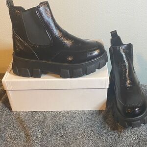 Women’s Black Chunky Chelsea Boot